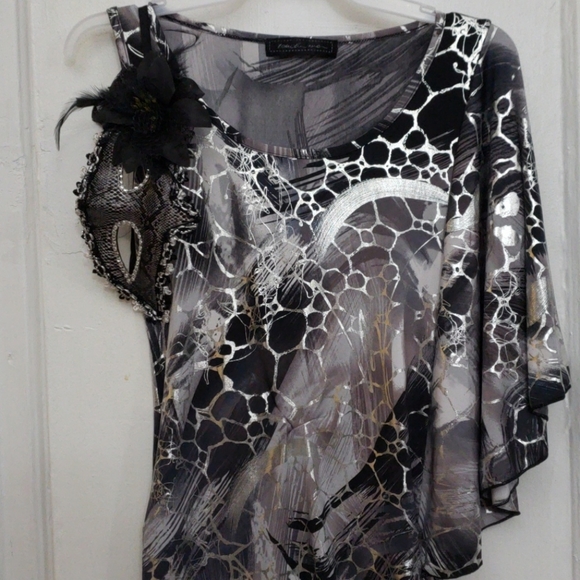 Black Silver Dress With Matching Mask - Picture 2 of 8